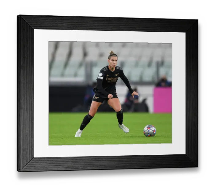 Framed Print : Clash in Group C: Juventus vs. Arsenal - UEFA Women's Champions League (November 2022)