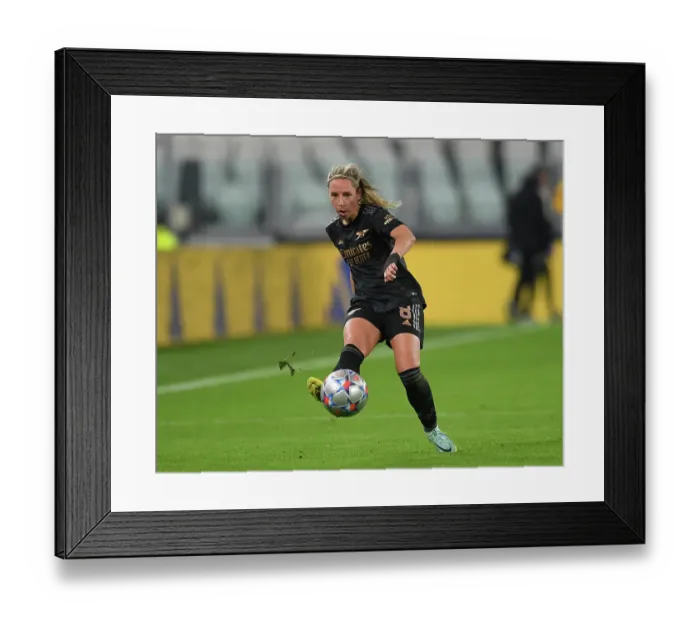 Framed Print : Battle in Group C: Jordan Nobbs Fights for Arsenal Against Juventus in UEFA Women's Champions League, Turin 2022