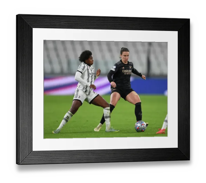Framed Print : Battle in Group C: Juventus vs. Arsenal - UEFA Women's Champions League