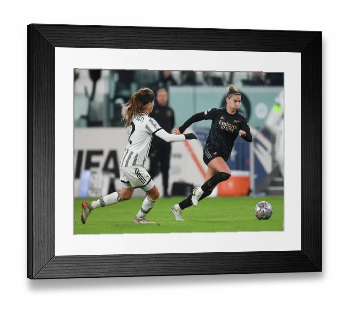 Framed Print : Battle in Group C: Juventus vs. Arsenal - UEFA Women's Champions League