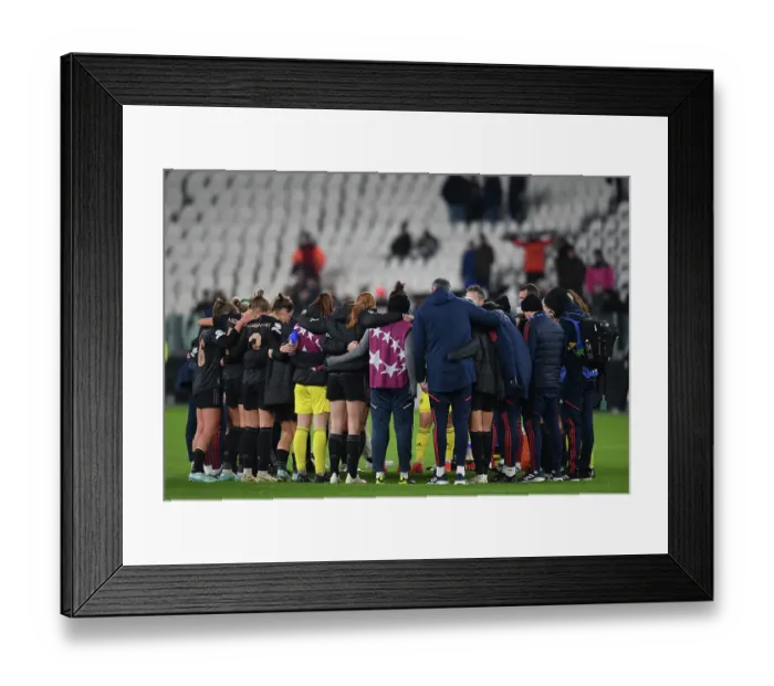 Framed Print : Arsenal Huddle Up: Juventus Women vs. Arsenal Women, UEFA Champions League Group C, 2022-23