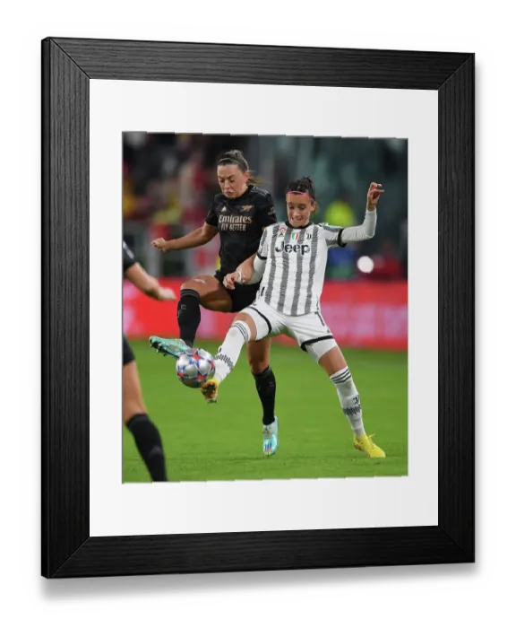 Framed Print : Battle in Group C: Juventus vs. Arsenal - UEFA Women's Champions League