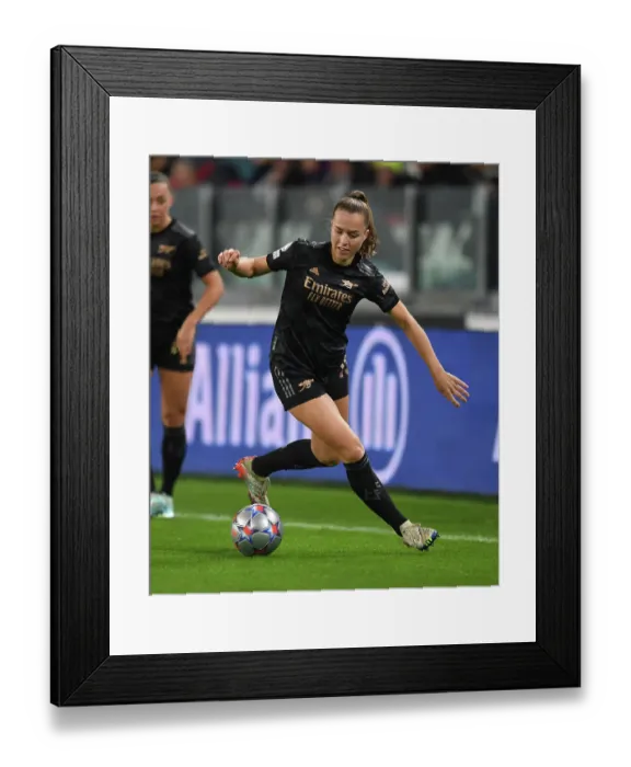 Framed Print : Battle in Group C: Lia Walti Fights for Arsenal against Juventus in UEFA Women's Champions League, Turin 2022