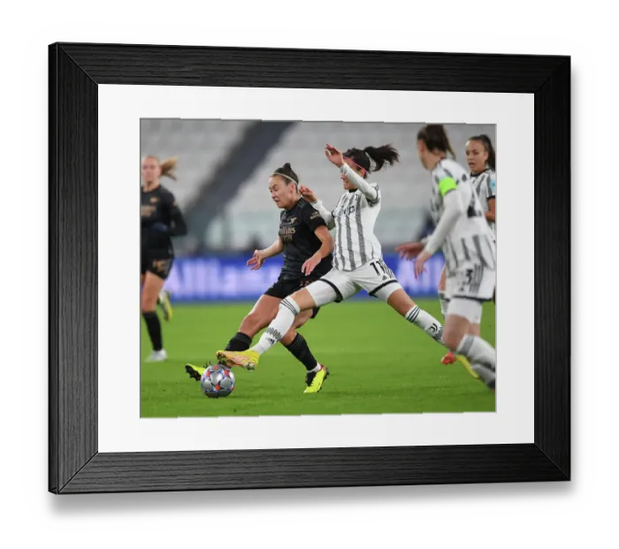 Framed Print : Arsenal's Caitlin Foord Fights in UEFA Women's Champions League Battle against Juventus, Turin 2022