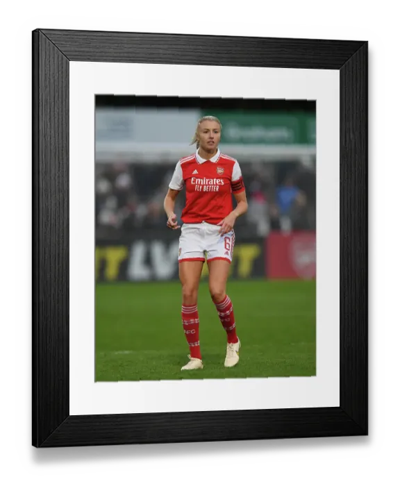 Framed Print : Arsenal's Leah Williamson in Action: Arsenal Women vs Everton Women (FA Women's Super League 2022-23)
