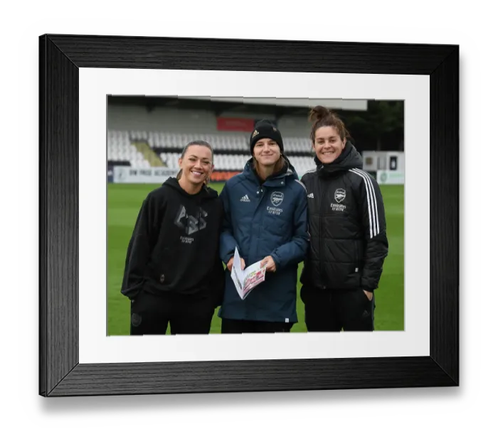 Framed Print : Arsenal Women: Pre-Match Huddle vs Everton Women (2022-23)