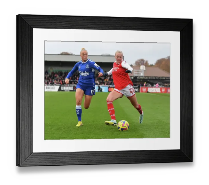 Framed Print : Intense Battle: Arsenal Women vs Everton Women in FA Women's Super League