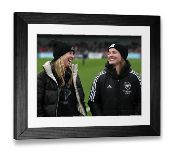 Framed Print : Arsenal Women vs Everton Women: Half Time Moment with Beth Mead and Kim Little Framed Print : Arsenal Women vs Everton Women: Half Time Moment with Beth Mead and Kim Little