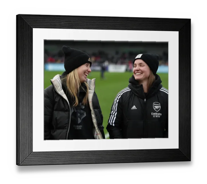 Framed Print : Arsenal Women vs Everton Women: Half Time at Meadow Park