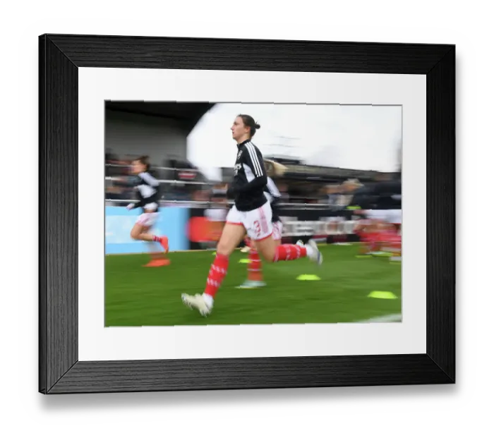 Framed Print : Arsenal's Lotte Wubben-Moy Prepares for FA WSL Clash Against Everton at Meadow Park