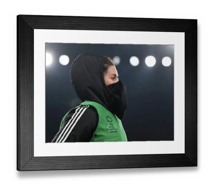 Framed Print : Arsenal Women vs Juventus Women: Battle in Champions League Group C (December 2022) Framed Print : Arsenal Women vs Juventus Women: Battle in Champions League Group C (December 2022)