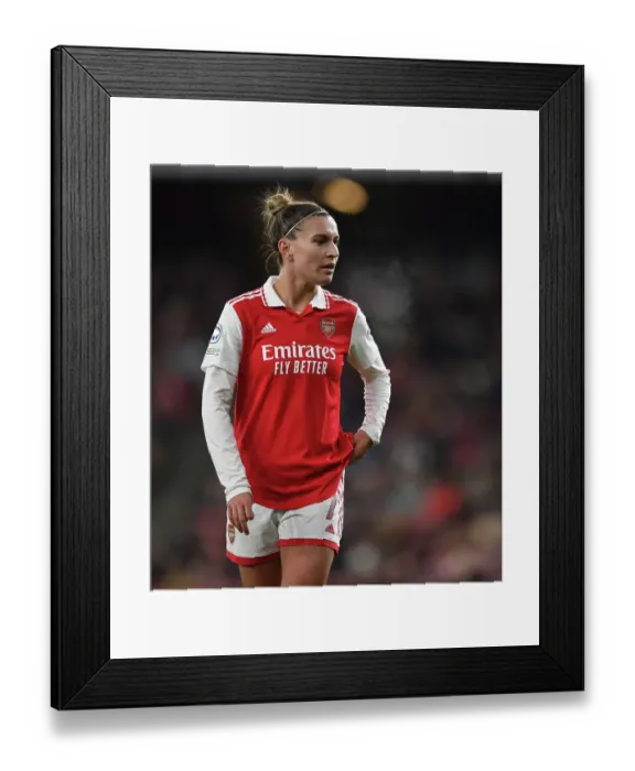 Framed Print : Arsenal Women's Championship: Battle in Group C - Arsenal FC vs Juventus FC (December 2022)