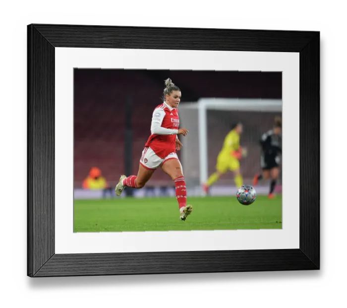 Framed Print : Battle in Group C: Arsenal Women vs Juventus Women - UEFA Women's Champions League at Emirates Stadium, London (December 2022) Framed Print : Battle in Group C: Arsenal Women vs Juventus Women - UEFA Women's Champions League at Emirates Stadium, London (December 2022)