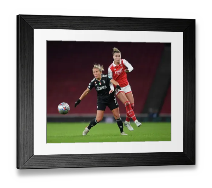 Framed Print : Battle in Group C: Arsenal Women vs Juventus Women - UEFA Women's Champions League Framed Print : Battle in Group C: Arsenal Women vs Juventus Women - UEFA Women's Champions League