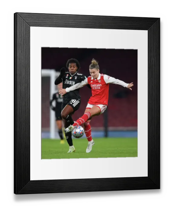 Framed Print : Battle in Group C: Arsenal Women FC vs Juventus FC - UEFA Women's Champions League Framed Print : Battle in Group C: Arsenal Women FC vs Juventus FC - UEFA Women's Champions League