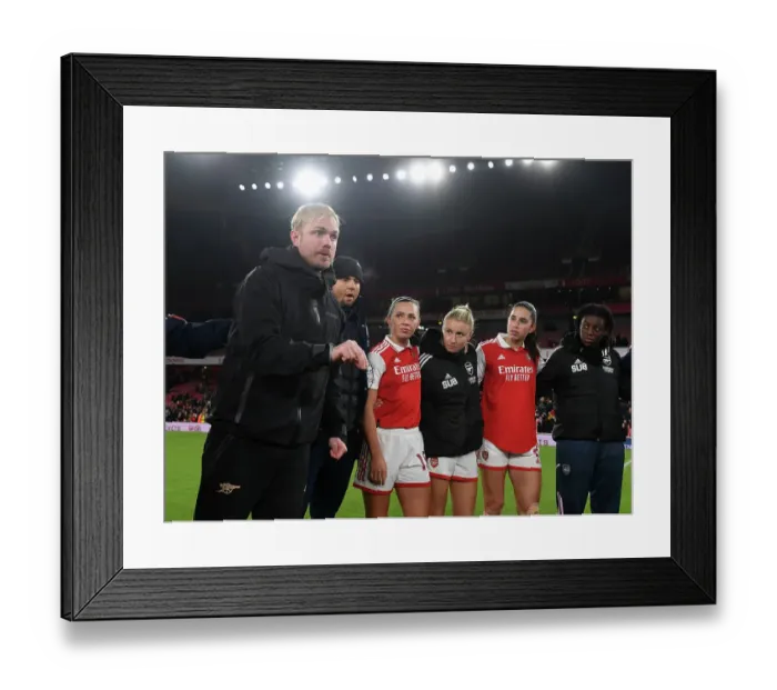 Framed Print : Arsenal Women vs Juventus: Battle in the UEFA Women's Champions League at Emirates Stadium