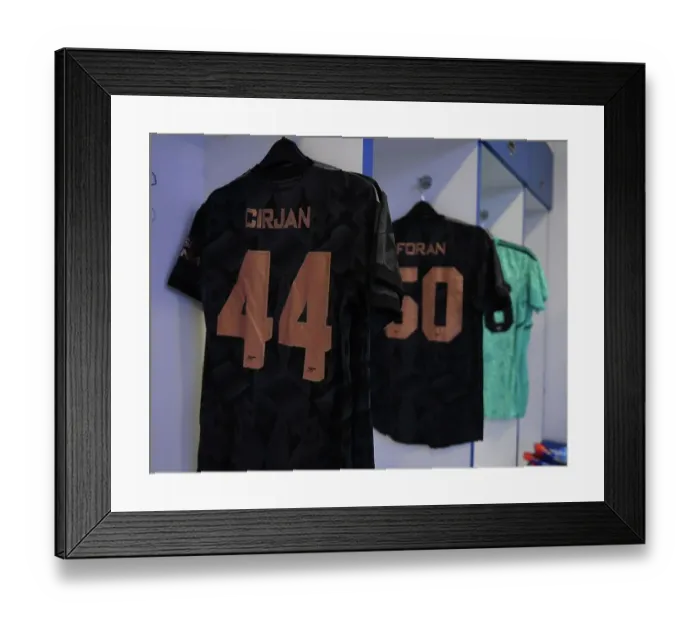 Framed Print : Arsenal FC in Dubai: Preparing for Arsenal v Olympique Lyonnais in the Dubai Super Cup