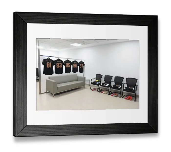 Framed Print : Arsenal in the Dubai Super Cup: Pre-Match Huddle Against Olympique Lyonnais
