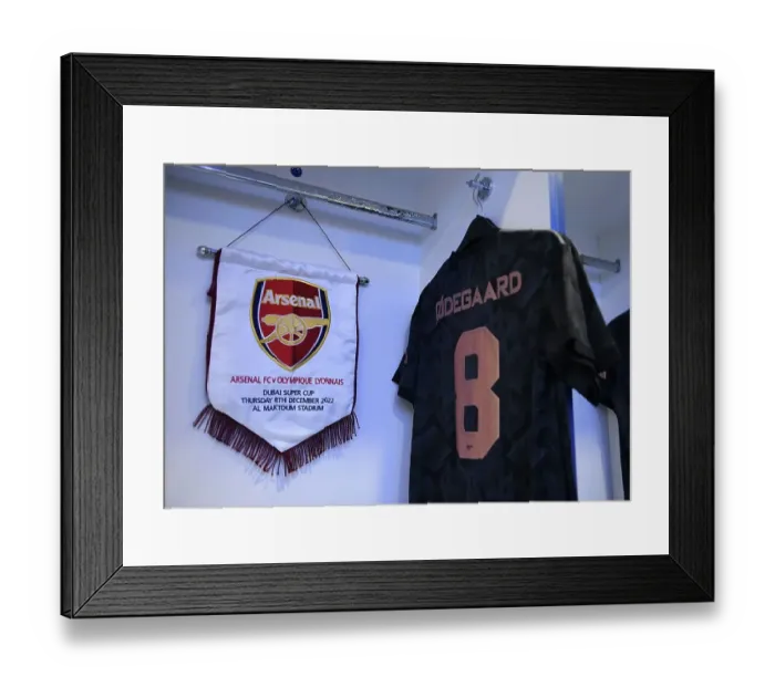 Framed Print : Arsenal FC: Pre-Match Preparations vs Olympique Lyonnais at Dubai Super Cup Framed Print : Arsenal FC: Pre-Match Preparations vs Olympique Lyonnais at Dubai Super Cup