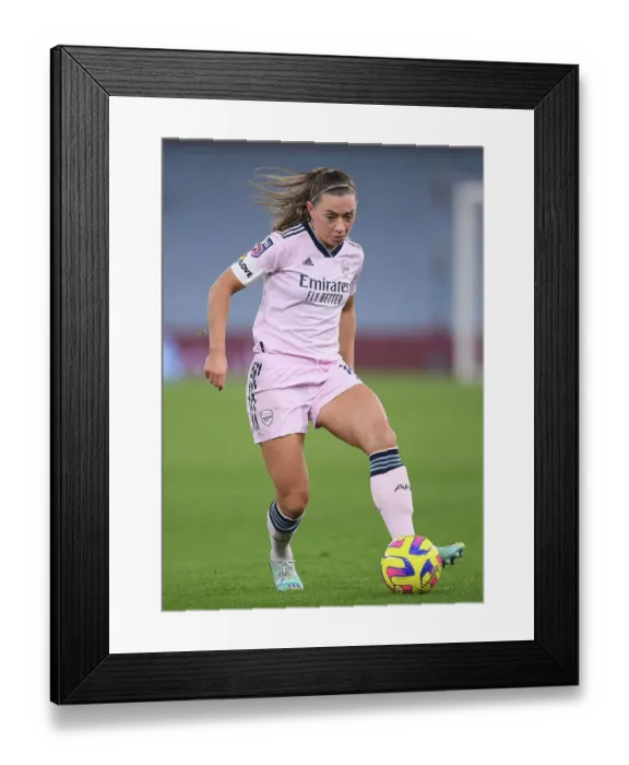 Framed Print : Arsenal's Katie McCabe in Action against Aston Villa in Barclays Women's Super League
