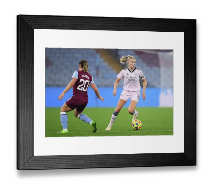 Framed Print : Arsenal's Leah Williamson in Action against Aston Villa in Barclays Women's Super League Framed Print : Arsenal's Leah Williamson in Action against Aston Villa in Barclays Women's Super League
