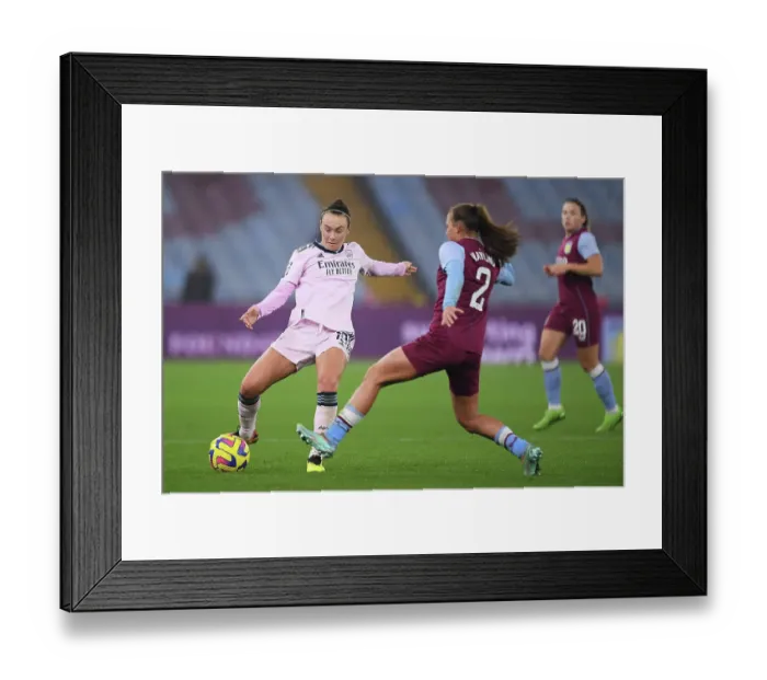 Framed Print : Arsenal's Caitlin Foord in Action: Aston Villa vs. Arsenal, Barclays Women's Super League, 2022-23
