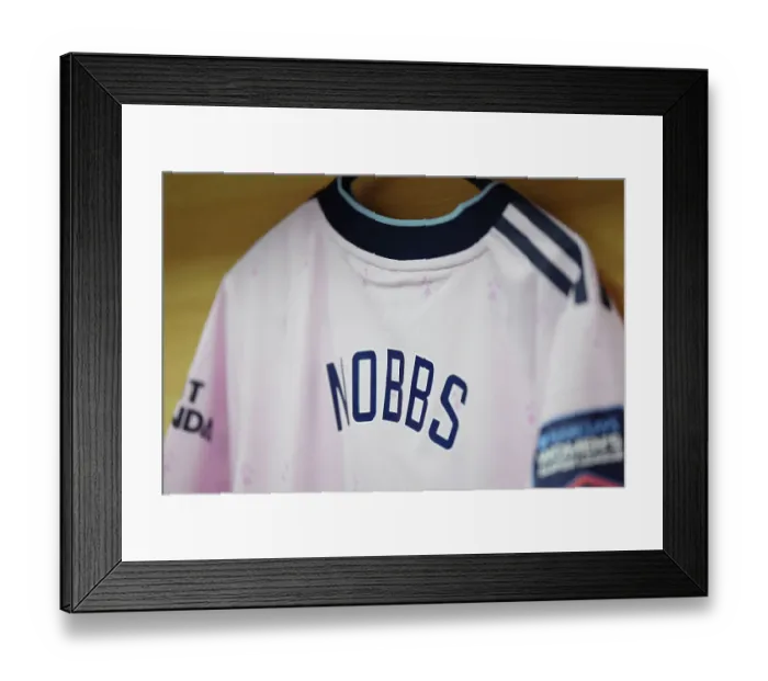 Framed Print : Arsenal's Jordan Nobbs Shirt Before Aston Villa vs Arsenal (2022-23) Framed Print : Arsenal's Jordan Nobbs Shirt Before Aston Villa vs Arsenal (2022-23)
