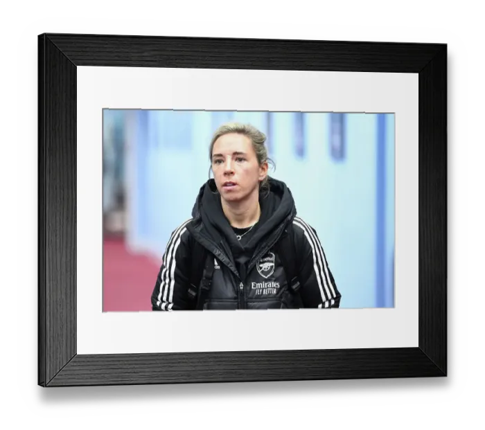 Framed Print : Arsenal Women's Squad Arrives at Villa Park for Showdown with Aston Villa (December 2022)