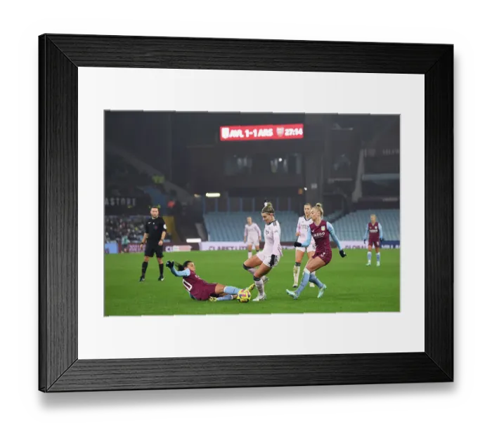 Framed Print : Arsenal's Steph Catley in Action against Aston Villa in Barclays Women's Super League Framed Print : Arsenal's Steph Catley in Action against Aston Villa in Barclays Women's Super League