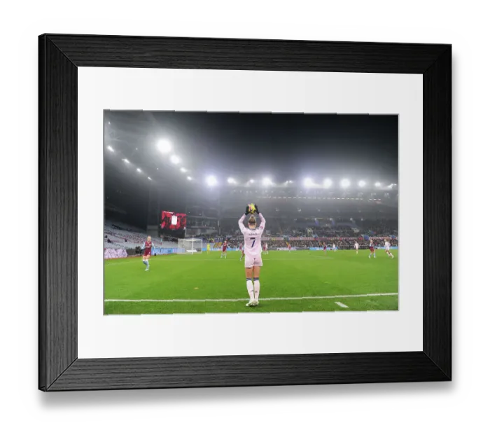 Framed Print : Arsenal's Steph Catley: A Star Performer in FA Women's Super League Victory Over Aston Villa (December 2022)