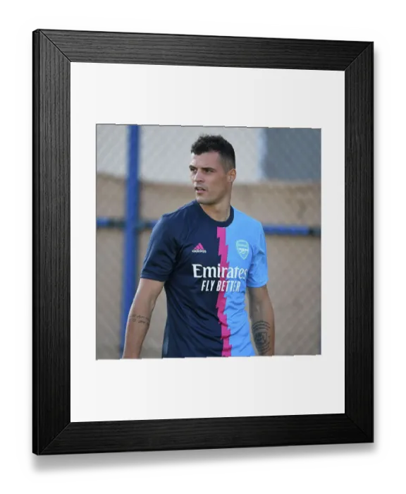 Framed Print : Arsenal v AC Milan: Dubai Super Cup Framed Print : Arsenal v AC Milan: Dubai Super Cup
