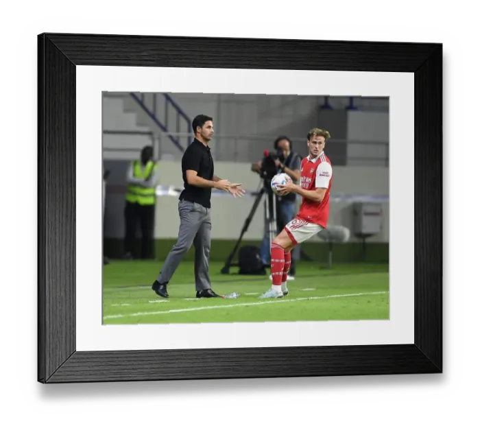 Framed Print : Arsenal vs AC Milan: Mikel Arteta Coaches in Dubai Super Cup Showdown (2022-23)