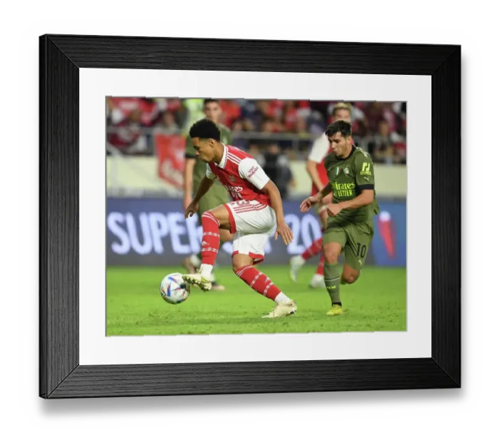 Framed Print : Arsenal's Ethan Nwaneri Outshines AC Milan's Brahim Diaz in Dubai Super Cup Clash