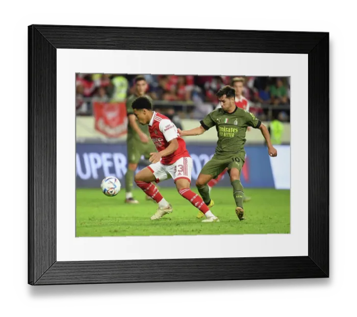 Framed Print : Arsenal's Ethan Nwaneri Outsmarts AC Milan's Brahim Diaz in Dubai Super Cup Showdown