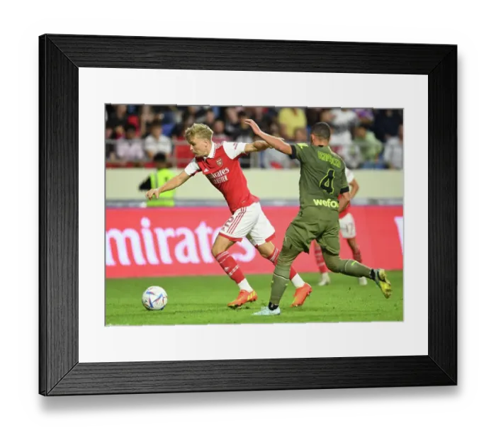 Framed Print : Arsenal vs AC Milan: Battle in Dubai, 2022-23 - Arsenal's Matt Smith Takes on Ismael Bennacer