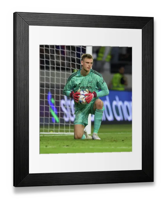 Framed Print : Arsenal vs AC Milan: Dubai Super Cup Showdown, 2022