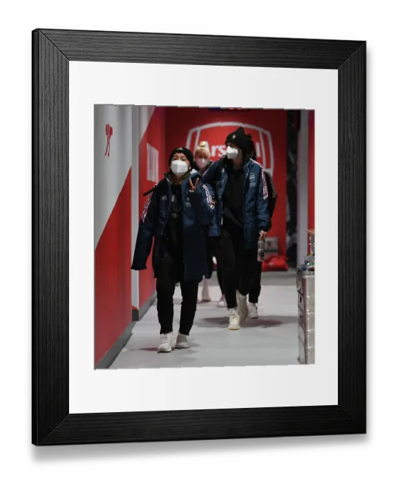 Framed Print : Arsenal v Olympique Lyonnais: Group C - UEFA Women's Champions League Framed Print : Arsenal v Olympique Lyonnais: Group C - UEFA Women's Champions League