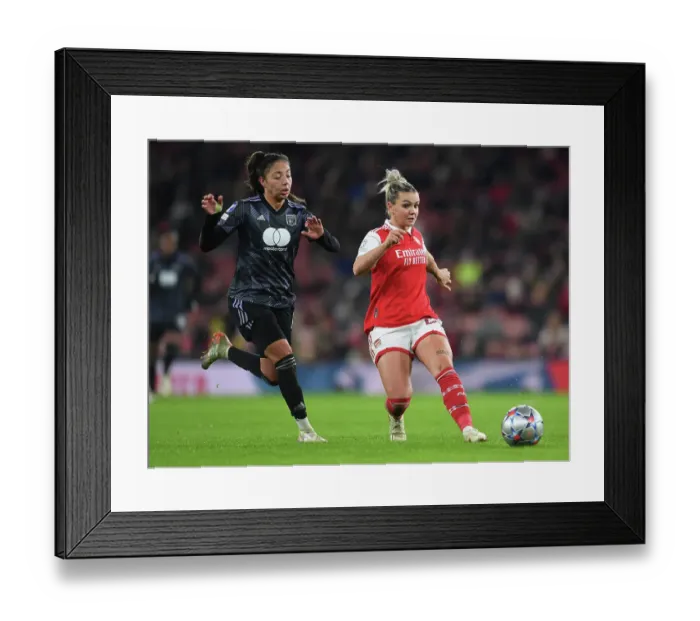 Framed Print : Arsenal's Kim Little: Unyielding Concentration Before Facing Olympique Lyonnais in the UEFA Women's Champions League