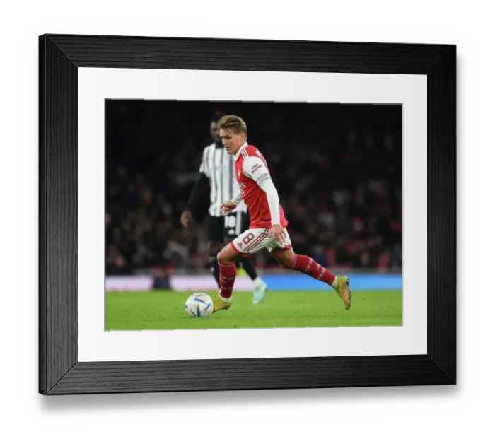 Framed Print : Martin Odegaard's Brilliant Performance: Arsenal Outshines Juventus (2022-23)