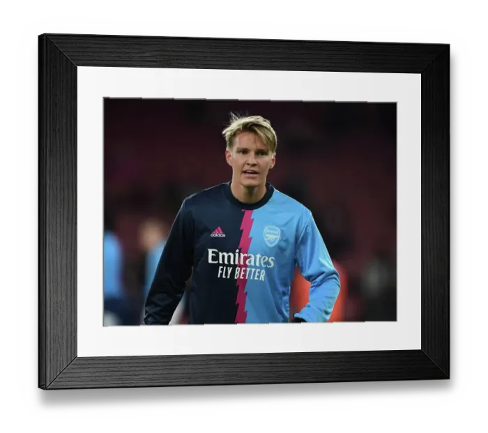 Framed Print : Arsenal vs Juventus: Martin Odegaard Pre-Match at Emirates Stadium (2022-23) Framed Print : Arsenal vs Juventus: Martin Odegaard Pre-Match at Emirates Stadium (2022-23)