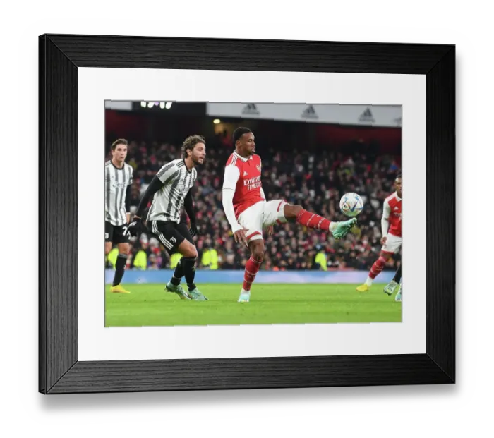 Framed Print : Arsenal vs Juventus: Friendly Clash at Emirates Stadium (2022-23)