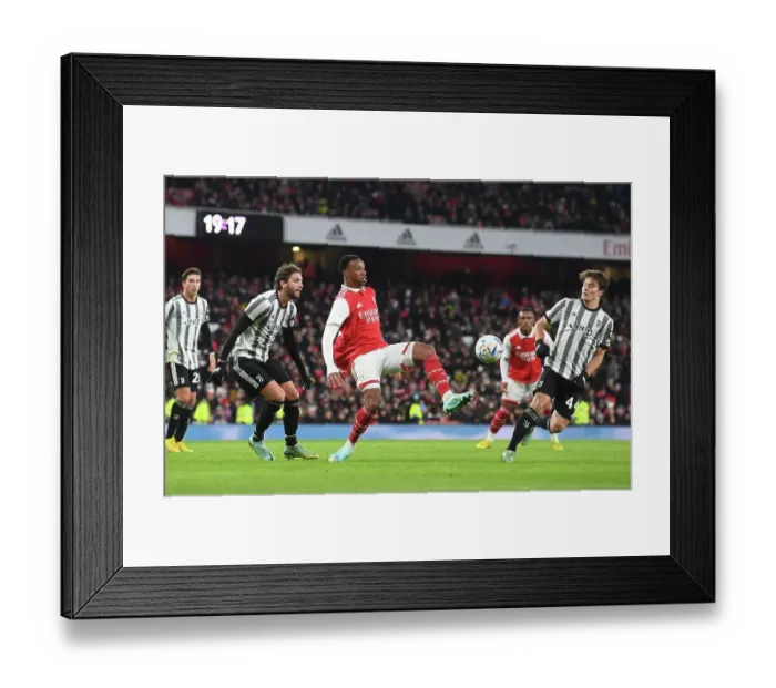 Framed Print : Arsenal vs Juventus: A Friendly Clash at Emirates Stadium (2022-23)