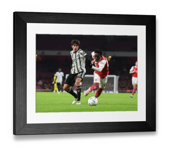 Framed Print : Arsenal vs Juventus: Cozier-Duberry Outmaneuvers Barbieri in 2022-23 Friendly Framed Print : Arsenal vs Juventus: Cozier-Duberry Outmaneuvers Barbieri in 2022-23 Friendly