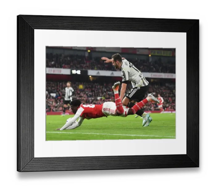 Framed Print : Arsenal vs Juventus: Cozier-Duberry Fouls Gatti at Emirates Stadium