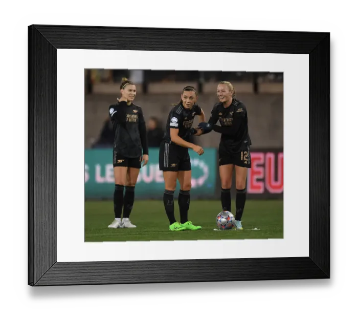 Framed Print : Arsenal Women Battle FC Zürich in UEFA Champions League Group C Showdown