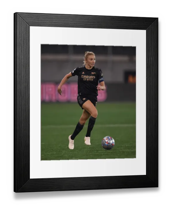 Framed Print : Arsenal Women in Action against FC Zürich in UEFA Women's Champions League Group C (December 2022)