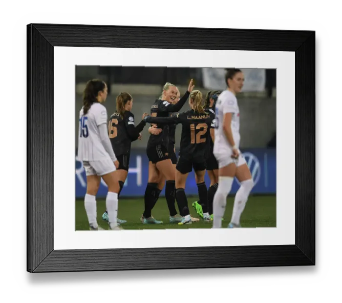 Framed Print : Arsenal Women Crush FC Zürich with Six Unanswered Goals in UEFA Women's Champions League
