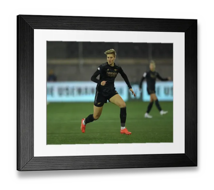 Framed Print : Arsenal Women Battle FC Zürich in UEFA Champions League Showdown Framed Print : Arsenal Women Battle FC Zürich in UEFA Champions League Showdown