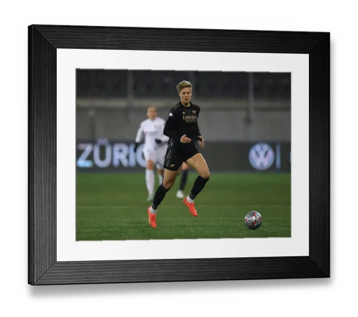 Framed Print : Arsenal Women Battle FC Zürich in UEFA Champions League Showdown