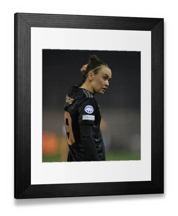 Framed Print : Arsenal Women Battle FC Zürich in UEFA Champions League Showdown